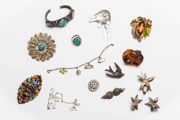 Read more about the article How to Clean Antique Jewelry